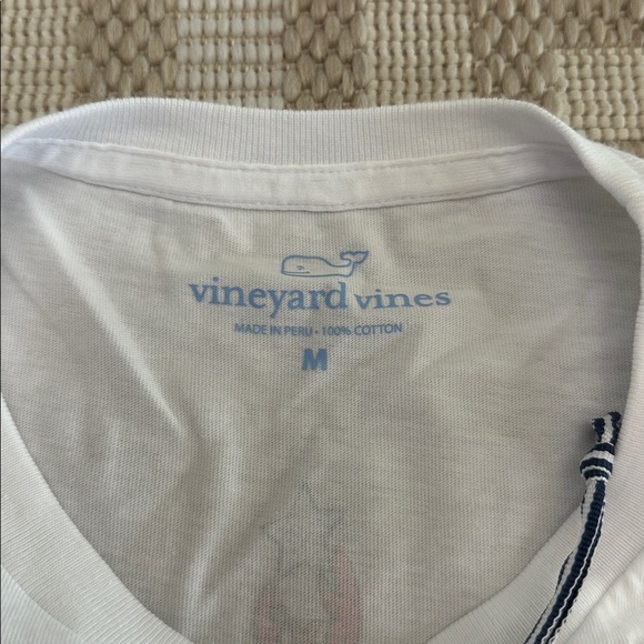 NWT Rare Mens medium Christmas vineyard vines white pit 21 length 28.5 - Picture 3 of 5